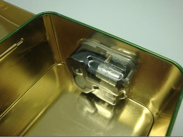 Embossing Antique Style Tin Music Box